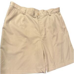 Under Armour Off White Golfing Shorts Size 40 Men’s